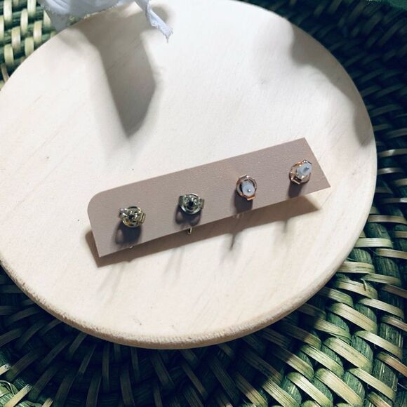 Lucky Brand 2 pairs of gold stud earrings - Picture 4 of 4